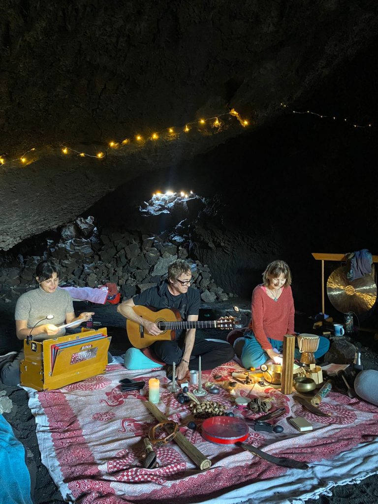 Círculo de canto y Cacao en el corazón de la tierra - Samadhi Lanzarote